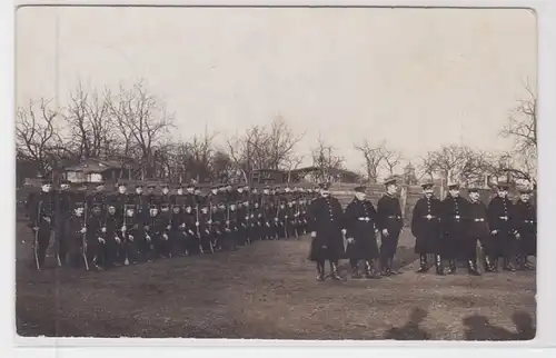 45535 Foto Ak Breslau Gruppenbild mit Soldaten 1915