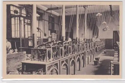 06738 Ak The Royal Mint in London Münzprägeanstalt - Weighing Room um 1910