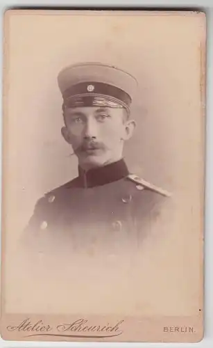 69503 Cabinet Photo Berlin Soldat avec uniforme et bonnet avec croix de fer