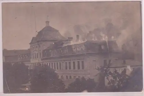 37810 Photo Ak Incendie du château de la ville vers 1910