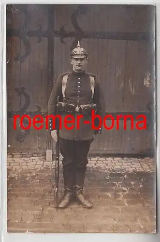 57184 Photo Ak Soldat Prusse avec capot en bois 1915