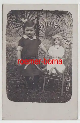 68892 Photo Ak Enfant avec poupée et poupée vers 1910