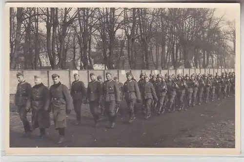 69947 Foto Ak Wesel Soldaten marschieren um 1940