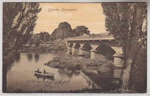 70312 Ak Giessen Lahnpartie Brücke und Ruderboot 1917