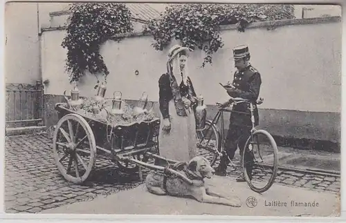 71368 Feldpost Ak Latiere Flamande Hundefuhrwerk in Belgien 1915