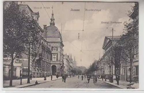 71425 Ak Dessau Ansicht Kavalierstrasse, Herzogl. Hoftheater und Palais 1909