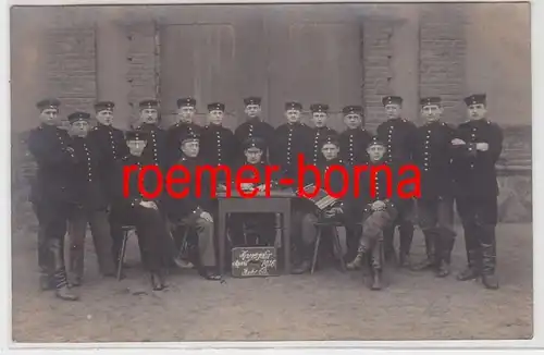 72737 Poste de terrain photo Ak Riesa Elbe soldats image de groupe 1916