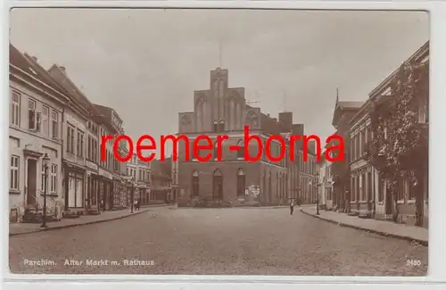73614 Ak Parchim alter Markt mit Rathaus um 1920