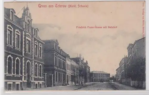 78076 Ak Gruß aus Teterow Friedrich Franz Strasse mit Bahnhof 1905