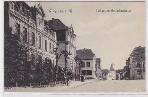 82380 Ak Kröpelin in Mecklenburg Rathaus und Rostockerstrasse 1909