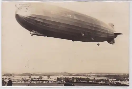 83477 Ak Aviateur 'Graf Zeppelin' au-dessus de l'aérodrome 1930
