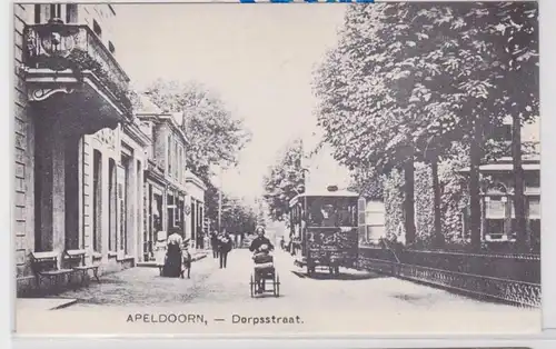 84610 AK Apeldoorn - Dorpsstraat avec tramway et cyclistes vers 1900