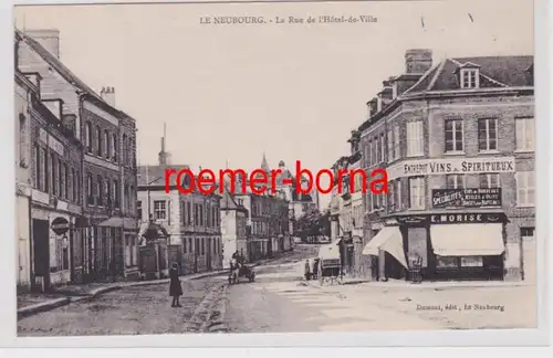 85106 Ak Le Neubourg la Rue de l'Hotel de Ville vers 1910
