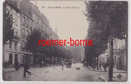 85371 Ak Bayonne la Rue Thiers 1906