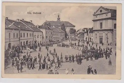 88822 AK Uherský Ostroh - Marché Vue totale, foule avant Podest 1924