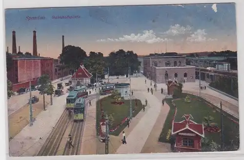 89248 Feldpost Ak Spandau Bahnhofsplatz mit Strassenbahnen 1917