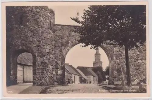 95320 Ak Templin Stadtmauer und Kirche 1944