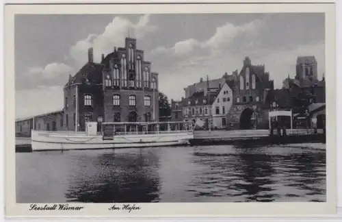 95498 Ak Seestadt Wismar - Partie am Hafen um 1940