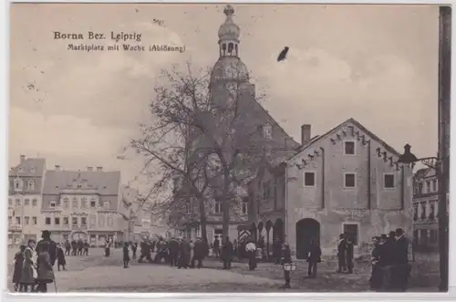 94982 Ak Borna Bez. Leipzig Marktplatz mit Wache (Ablösung) 1916