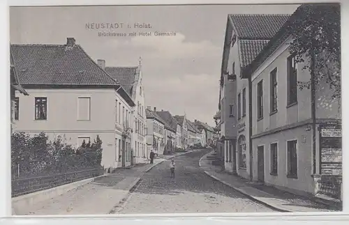 66678 Ak Neustadt dans le Holstein Brückstraße avec Hotel Germania vers 1910