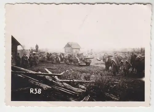 66506 soldats de la Wehrmacht dans un village détruit en Russie dans la 2e guerre mondiale