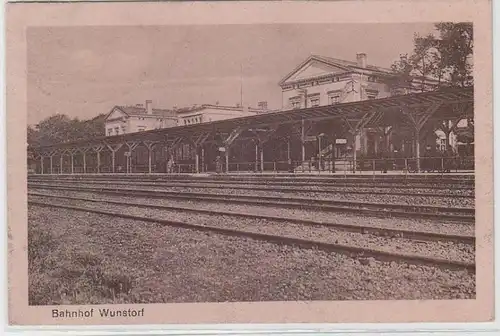 66462 Ak Bahnhof Wunstorf Bahnsteigansicht um 1920