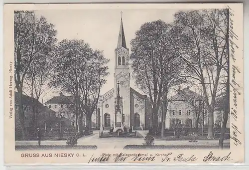 66175 Ak Gruß aus Niesky Platz mit Kriegerdenkmal und Kirche 1904