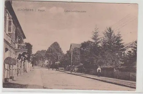 66105 Ak Schönberg in Mecklembourg Lübeckerchaussee vers 1920