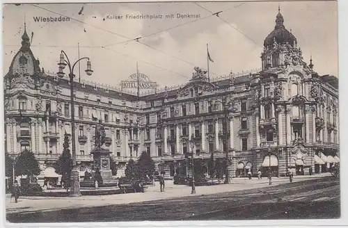65270 Ak Wiesbaden Kaiser Friedrichplatz avec monument 1913