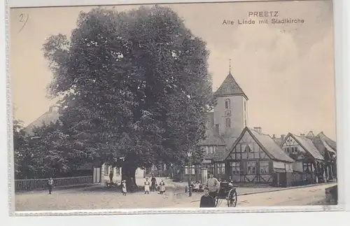 65227 Ak Preetz in Holstein alte Linde mit Stadtkirche um 1910