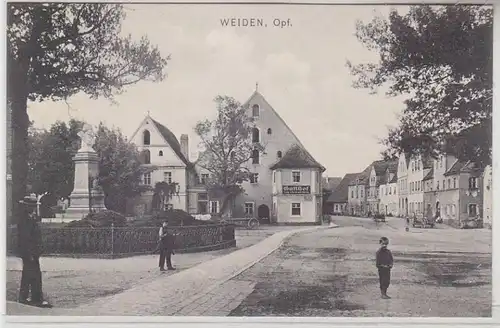 67526 Ak Weiden Oberpfalz Straßenansicht mit Gasthof zum schwarzen Bären um 1910