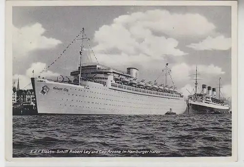 67258 Ak electrique navire Robert Ley et Cap Arkona dans le port de Hambourg 1939