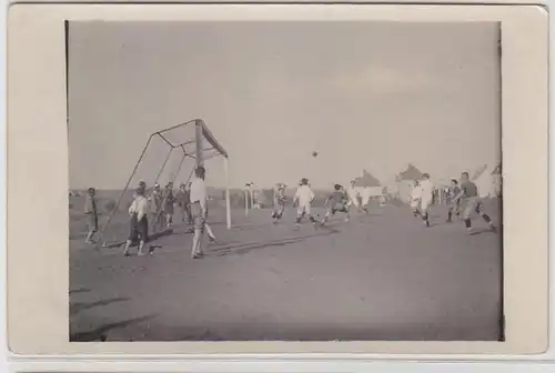 64742 Foto Ak Neukirchen / Mittweida Fussballmannschaft um 1935
