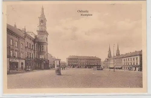 64254 Ak Oelsnitz Marktplatz mit Litfasssäule um 1920