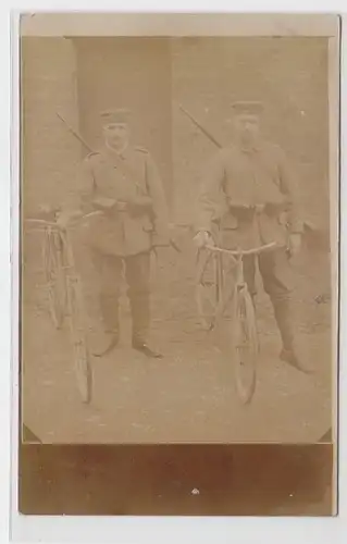 64152 Foto Ak Deutsche Soldaten auf Fahrrad Patrouille im 1. Weltkrieg