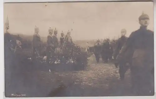 63928 Photo Ak Parade devant l'empereur Guillaume II dans le champ 1ère Guerre mondiale 1917