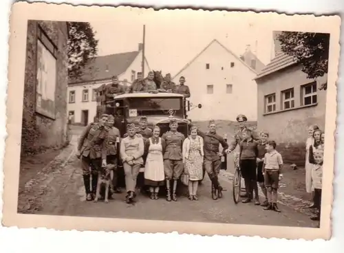 62381 Foto Deutscher Soldaten mit Mercedes LKW im 2. Weltkrieg
