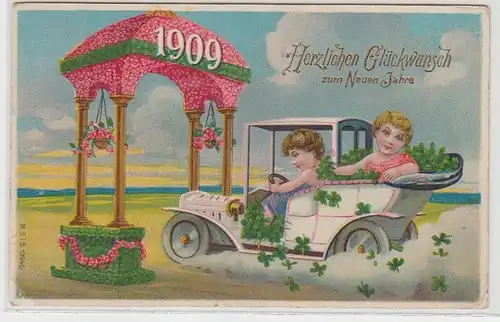 62235 Nouvel An Ak Les enfants en voiture par le portail avec l'année 1909