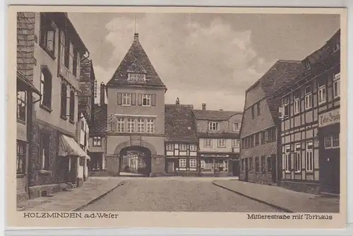 61772 Ak Holzminden an der Weser Mittlere Strasse mit Torhaus um 1925