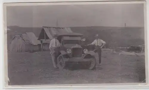 61401 Photo originale avec vieille voiture vers 1920