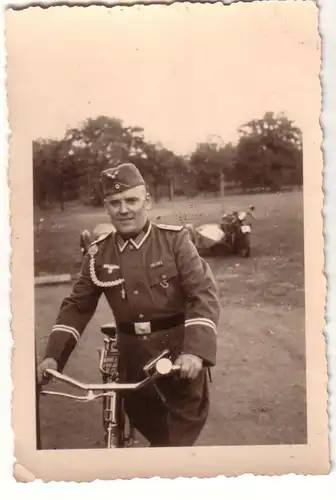 61176 Photo Officier allemand avec cordon de tir dans la 2e guerre mondiale