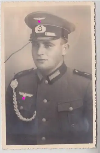 63441 Foto Ak Porträt Soldat der Luftwaffe mit Schützenschnur im 2. Weltkrieg