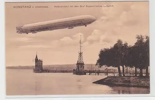 63431 Ak Constanz au lac de Constance Entrée dans le port avec Zeppelin dirigeable vers 1920