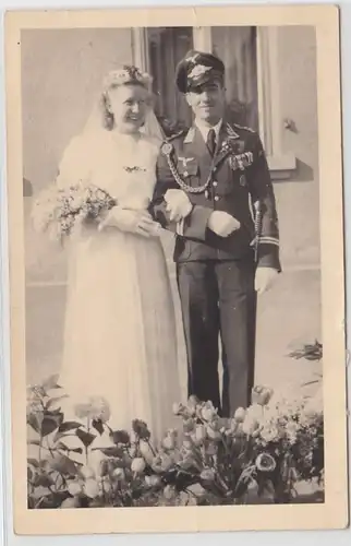 63385 Hochzeits Foto Ak Luftwaffe Flieger mit Orden und Borddolch 2. Weltkrieg
