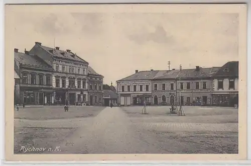 63197 AK Rychnov nad Kne?nou (Böhmen) Marché avec des affaires de produits coloniaux vers 1930