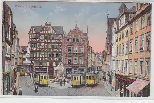63151 Ak Giessen Marktplatz mit 4 Strassenbahnen um 1910