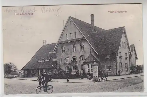 63034 AK Wilhelmshaven Seemannshaus mit Fahrradfahrern und Litfaßsäule 1910
