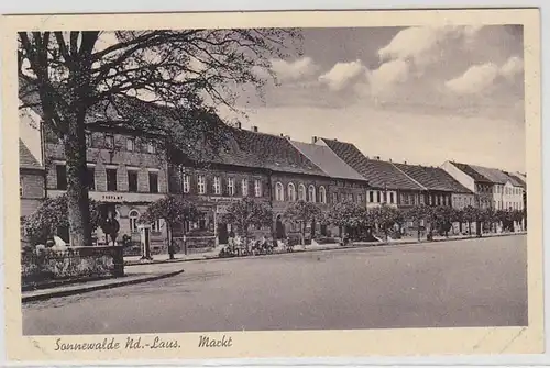 62737 AK Sonnewalde Niederlausitz Markt mit Postamt und Gasthof um 1930