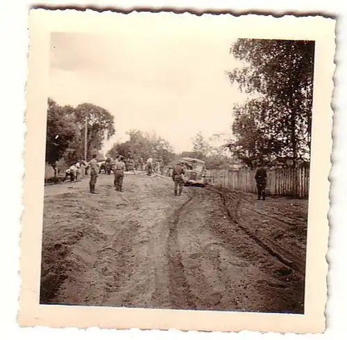 61003 Original Photo Allemande Camion de soldats coincé dans la boue dans 2e guerre mondiale