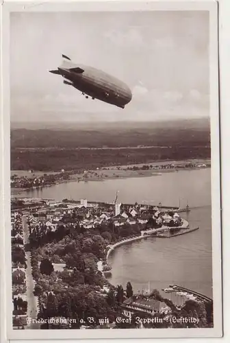 60451 Ak Friedrichshafen a.B. mit "Graf Zeppelin" (Luftbild) um 1935